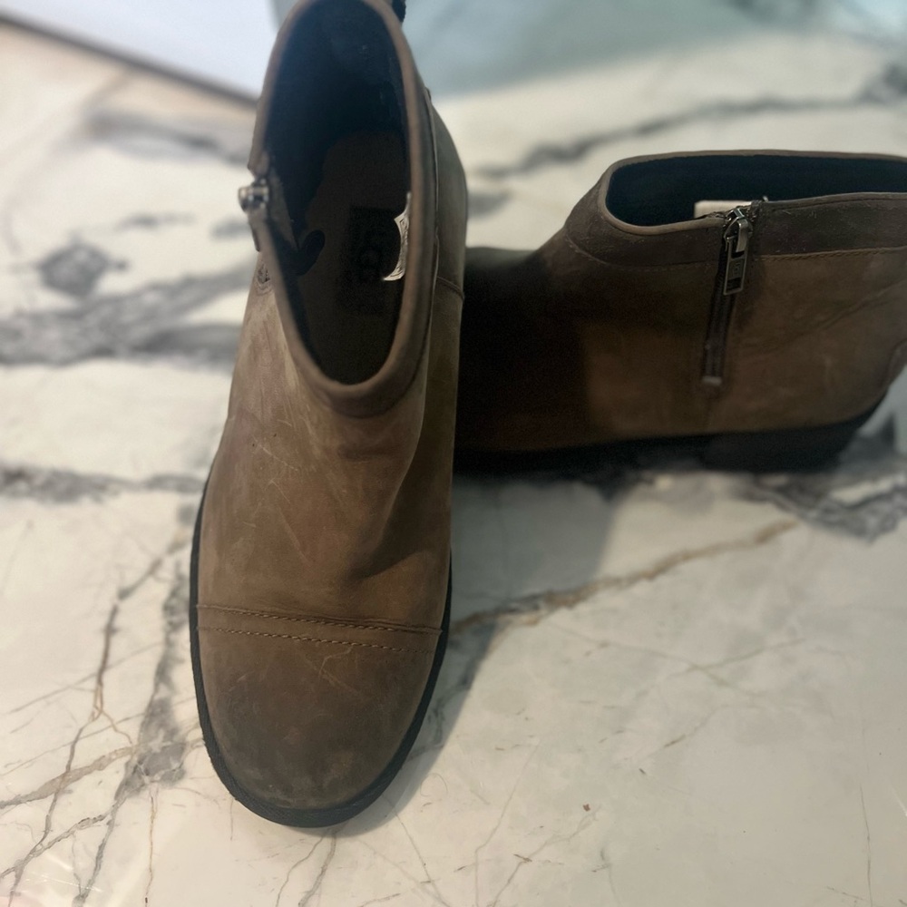 UGG Women's Brown Chukka Boots